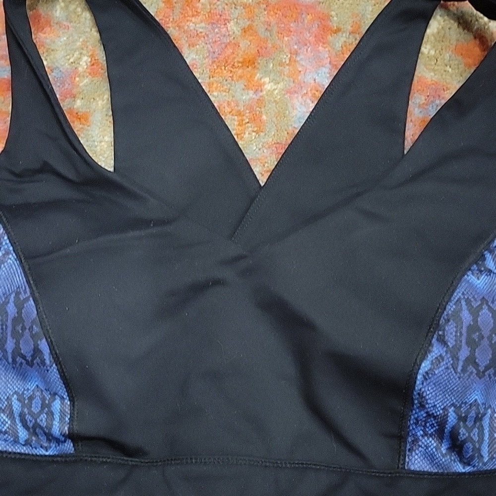 TITIKA V-NECK Wide Strap Sports Bra US 12 - Picture 2 of 4